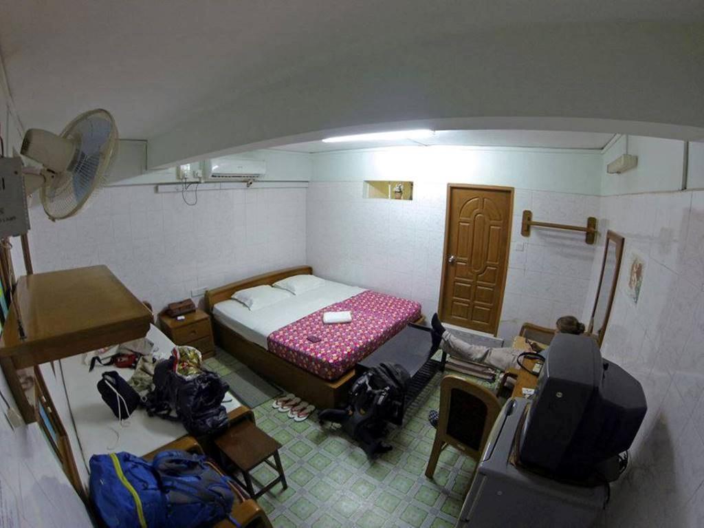 Chan Myae Guesthouse Rangoon Buitenkant foto
