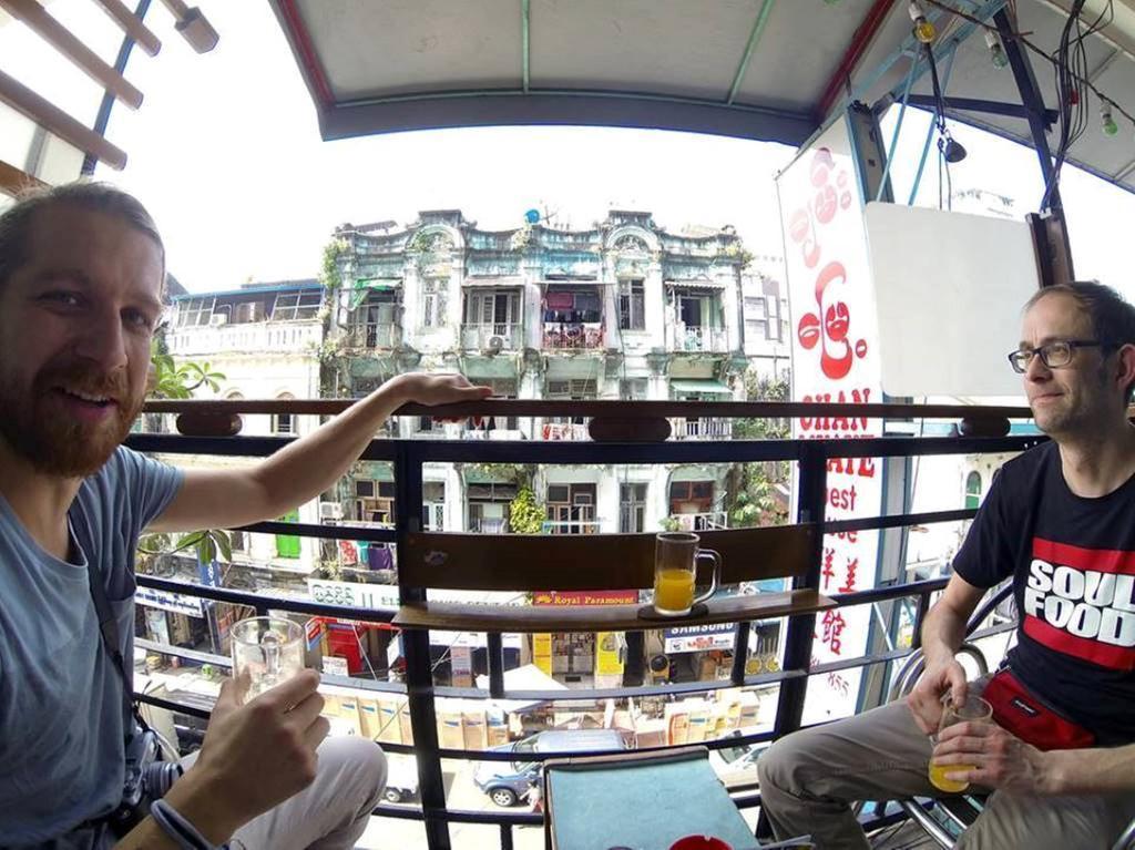 Chan Myae Guesthouse Rangoon Buitenkant foto
