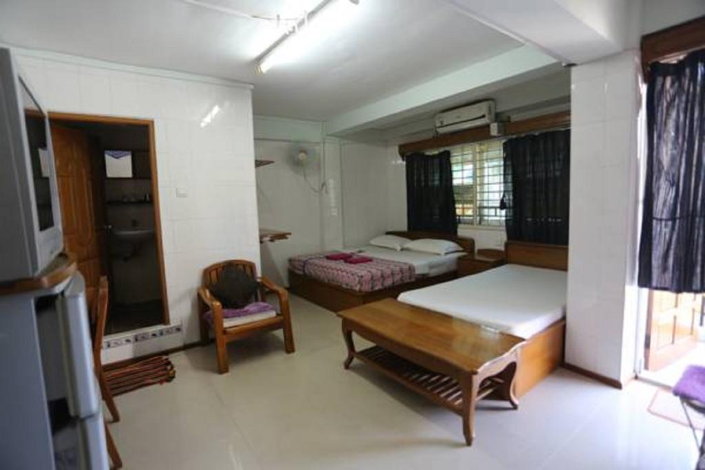 Chan Myae Guesthouse Rangoon Buitenkant foto