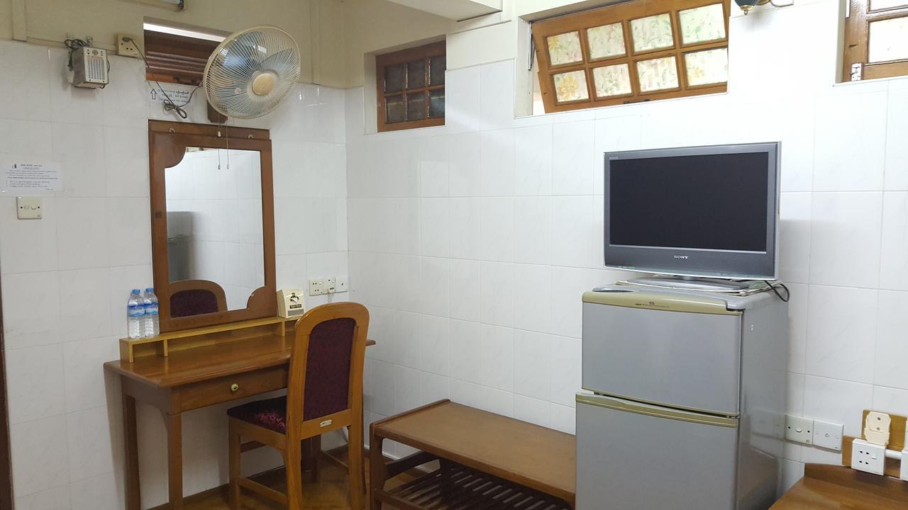 Chan Myae Guesthouse Rangoon Buitenkant foto