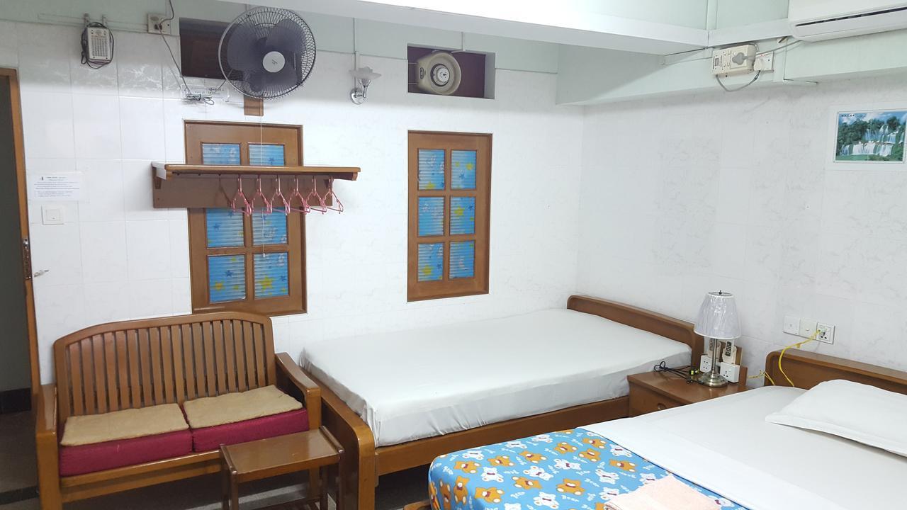 Chan Myae Guesthouse Rangoon Buitenkant foto