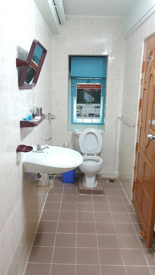 Chan Myae Guesthouse Rangoon Buitenkant foto