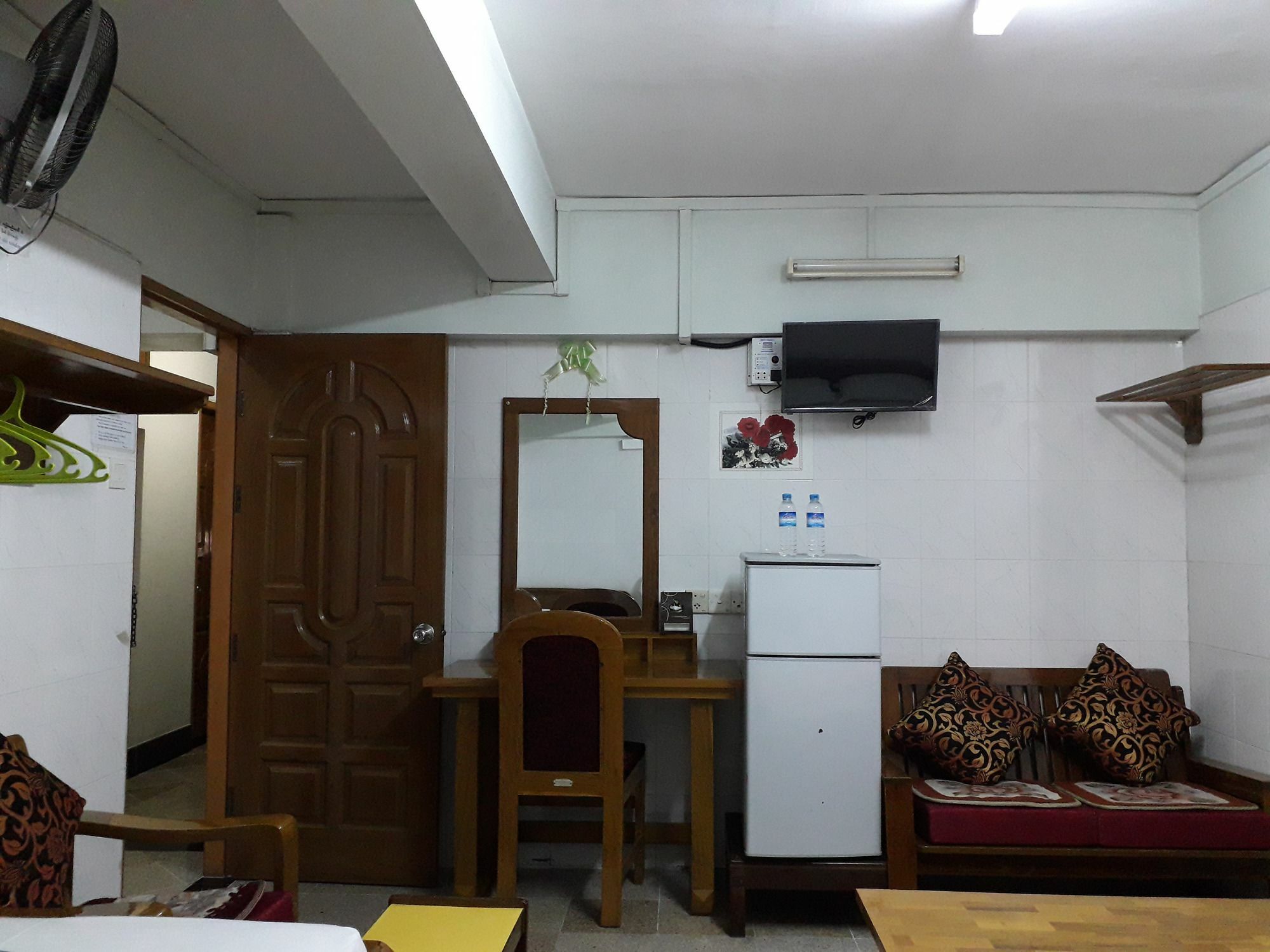Chan Myae Guesthouse Rangoon Buitenkant foto