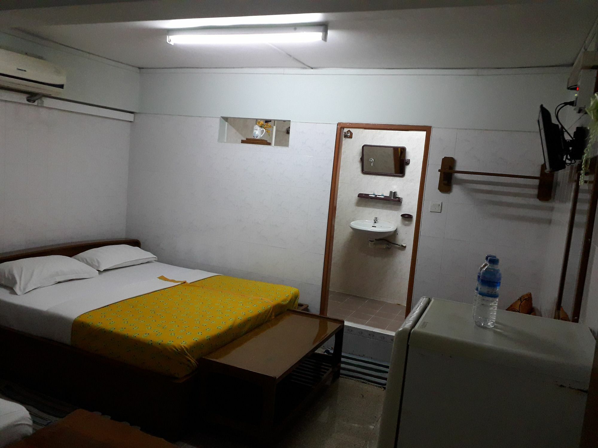 Chan Myae Guesthouse Rangoon Buitenkant foto